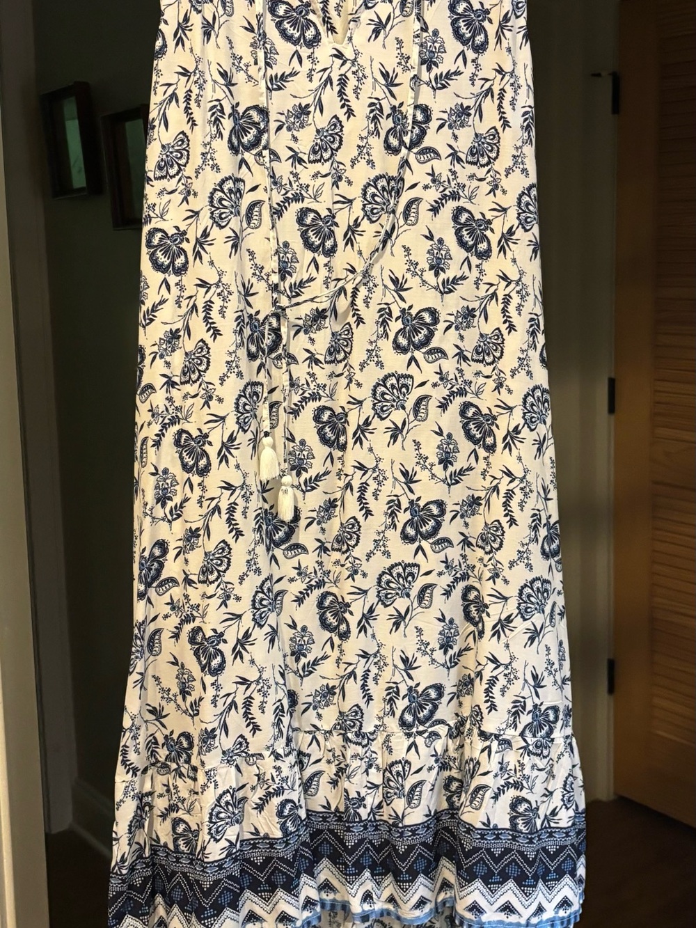 beachlunchlounge White Maxi High Low Sleeveless Dress with Navy Floral Print